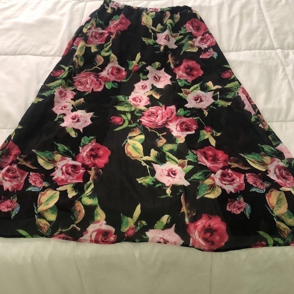 Let Them Eat Cake floral & black short skirt - Picture 9 of 9